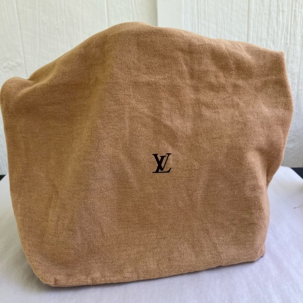 Louis Vuitton Wilshire Tote Handbag - Picture 11 of 13